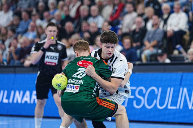 Jonathan Edvardsson TSV Hannover Burgdorf, 26 , Rasmus Ankermann THW Kiel, 22 GER, THW Kiel vs TSV Hannover Burgdorf, Handball, 1 Bundesliga, Matchday 18, Season 2025 2026, 20 12 2025 GER, THW Kiel vs TSV Hannover Burgdorf, Handball, 1 Bundesliga, Matchday 18, Season 2025 2026, 20 12 2025 Kiel Copyright: xEibner-Pressefoto MarcelxvonxFehrnx EP_MFN