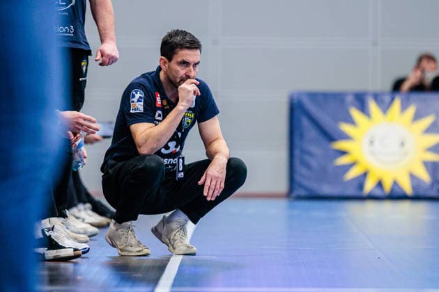 Mark Schmetz HSG Krefeld Niederrhein, Coach GER, TuS N Luebbecke vs HSG Krefeld Niederrhein, Handball, 2 Bundesliga, Matchday 16, Season 2025 2026, 20 12 2025 GER, TuS N Luebbecke vs HSG Krefeld Niederrhein, Handball, 2 Bundesliga, Matchday 16, Season 2025 2026, 20 12 2025 Luebbecke Copyright: xEibner-Pressefoto JanxRollingerx EP_JSK