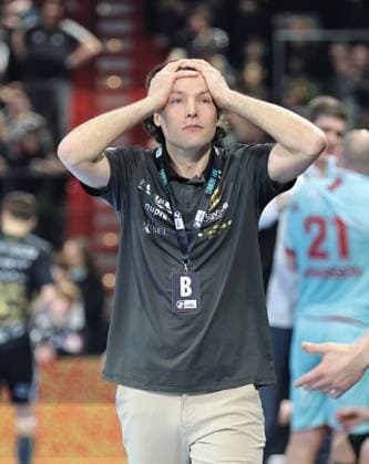 20 12 2025 Handball 1 Bundesliga DAIKIN HBL Season 2025 2026 18 Matchday HC Erlangen Metropolregion Nuremberg HCE MT Melsungen DaMa xdaxmax Johannes Sellin Coach HC Erlangen HCE thoughtful disappointed disappointment