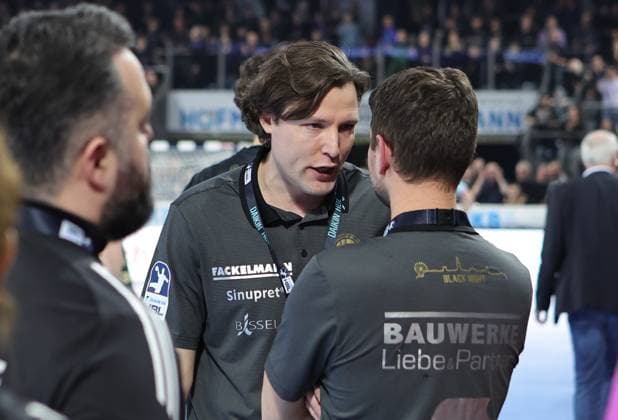 20 12 2025 Handball 1 Bundesliga DAIKIN HBL Season 2025 2026 18 Matchday HC Erlangen Metropolregion Nuremberg HCE MT Melsungen DaMa xdaxmax Johannes Sellin Coach HC Erlangen HCE Prof Dr Matthias Obinger Squad planner HC Erlangen HCE