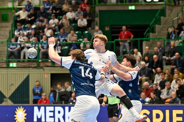 GER, 1 DAIKIN HBL, BHC06, BHC06 TBV Lemgo Lippe, 17 Spieltag 20 12 2025,Wuppertal ,Unihalle, GER, 1 DAIKIN HBL, 17 Spieltag BHC06 TBV Lemgo Lippe 1 Liqui Moly HBL regulations prohibit any use of photographs as image sequences and or quasi video in the picture Lukas Hutecek TBV Lemgo 2 against Aron Seesing BHC 49 and Gerdas Bararskas Bergischer HC 14 NordphotoxGmbHx xFreund nph00018