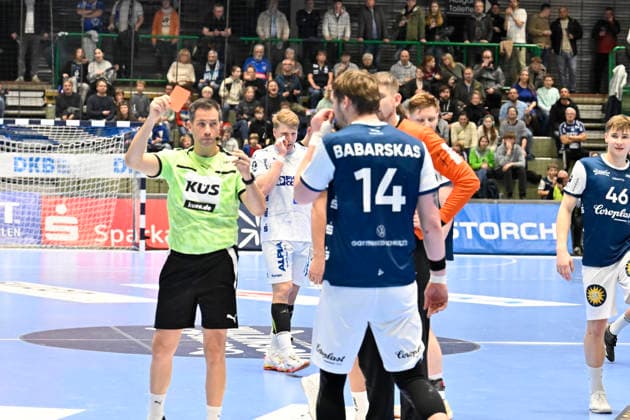 GER, 1 DAIKIN HBL, BHC06, BHC06 TBV Lemgo Lippe, 17 Spieltag 20 12 2025,Wuppertal ,Unihalle, GER, 1 DAIKIN HBL, 17 Spieltag BHC06 TBV Lemgo Lippe 1 Liqui Moly HBL regulations prohibit any use of photographs as image sequences and or quasi video in picture red card for Gerdas Bararskas Bergischer HC 14 NordphotoxGmbHx xFreund nph00018