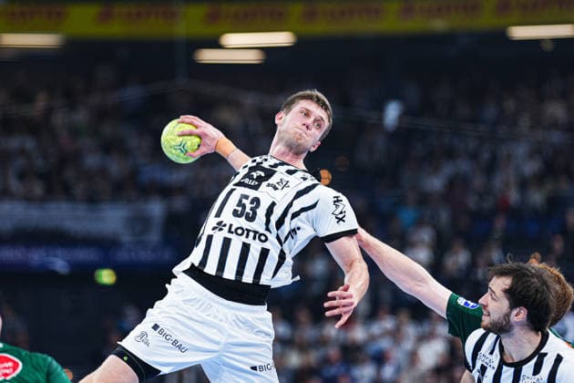 Throw Goal Nikola Bilyk THW Kiel, 53 GER, THW Kiel vs TSV Hannover Burgdorf, Handball, 1 Bundesliga, Matchday 18, Season 2025 2026, 20 12 2025 GER, THW Kiel vs TSV Hannover Burgdorf, Handball, 1 Bundesliga, Matchday 18, Season 2025 2026, 20 12 2025 Kiel Copyright: xEibner-Pressefoto MarcelxvonxFehrnx EP_MFN