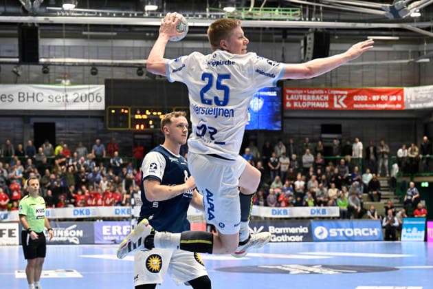 DAIKIN 1 Handball Bundesliga 25 26 18 Matchday Bergischer HC TBV Lemgo Lippe on 20 12 2025 in the Uni Halle in Wuppertal Jump shot by Niels Versteijnen 25 TBV Lemgo WD