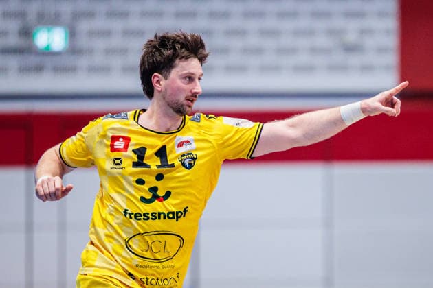 Lucas Schneider HSG Krefeld Niederrhein, 11 cheers after scoring goal GER, TuS N Luebbecke vs HSG Krefeld Niederrhein, Handball, 2 Bundesliga, Matchday 16, Season 2025 2026, 20 12 2025 GER, TuS N Luebbecke vs HSG Krefeld Niederrhein, Handball, 2 Bundesliga, Matchday 16, Season 2025 2026, 20 12 2025 Luebbecke Copyright: xEibner-Pressefoto JanxRollingerx EP_JSK