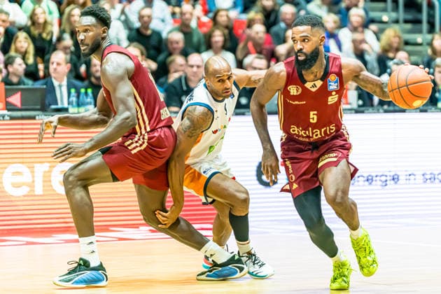 Chemnitz, Germany 20 December 2025 1 BBL 2025 2026 Niners Chemnitz vs Rostock Seawolves In the picture from left in the duel Amadou Sow 99 ,DeAndre Lansdowne Rostock and Corey Davis 99 Copyright: xFotostandx xNachtigallx