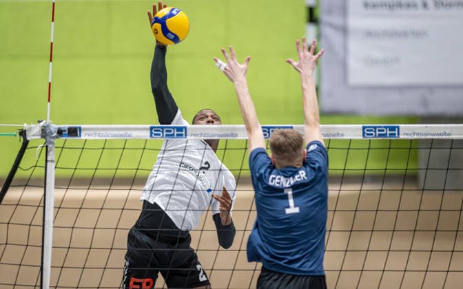 Volleyball, Season 2025 2026, 2 Bundesliga Bord, 20 12 2025, 12 Matchday, Men, TuB Bocholt white vs PSV Neustrelitz gray v l Rudy Schneider TuB Bocholt , Jesco Genzmer PSV Neustrelitz , Bocholt Sporthalle West Nordrhein Westfalen Germany 251220_vb_tub-bocholt_psv-neustrelitz_47908
