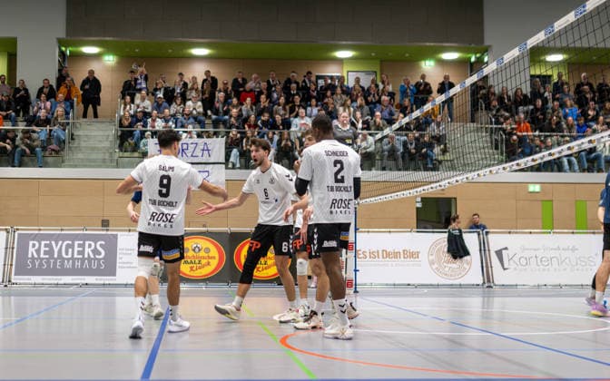 Volleyball, Season 2025 2026, 2 Bundesliga Bord, 20 12 2025, 12 Matchday, Men, TuB Bocholt white vs PSV Neustrelitz grey v l Tom Luca Schluse Libero TuB Bocholt , Lukas Salimi TuB Bocholt , Ben Stoverink TuB Bocholt , Joke Johannig TuB Bocholt , Bohdan Velychko TuB Bocholt , Rudy Schneider TuB Bocholt , Bocholt Sporthalle West Nordrhein Westfalen Germany 251220_vb_tub-bocholt_psv-neustrelitz_47935