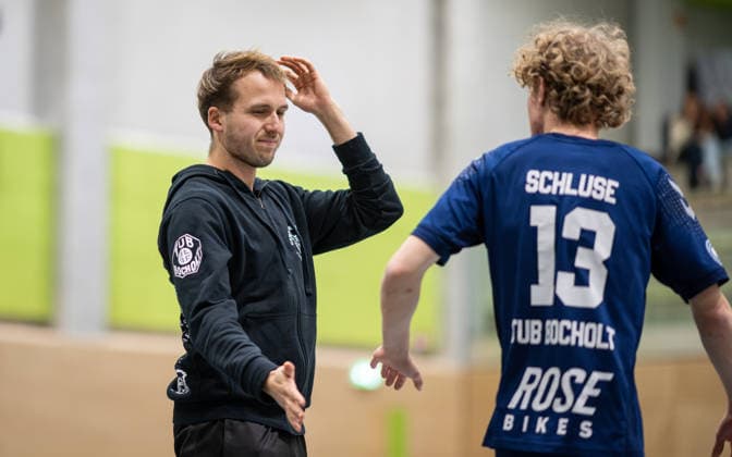 Volleyball, Season 2025 2026, 2 Bundesliga Bord, 20 12 2025, 12 Matchday, Men, TuB Bocholt white vs PSV Neustrelitz gray v l Max Ole Luebbert Coach TuB Bocholt , Tom Luca Schluse Libero TuB Bocholt , Bocholt Sporthalle West Nordrhein Westfalen Germany 251220_vb_tub-bocholt_psv-neustrelitz_47947