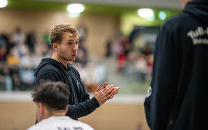 Volleyball, Season 2025 2026, 2 Bundesliga Bord, 20 12 2025, 12 Matchday, Men, TuB Bocholt white vs PSV Neustrelitz gray Max Ole Luebbert Coach TuB Bocholt , Bocholt Sporthalle West Nordrhein Westfalen Germany 251220_vb_tub-bocholt_psv-neustrelitz_47954