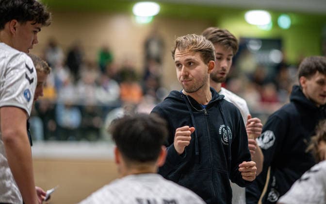 Volleyball, Season 2025 2026, 2 Bundesliga Bord, 20 12 2025, 12 Matchday, Men, TuB Bocholt white vs PSV Neustrelitz gray Max Ole Luebbert Coach TuB Bocholt , Bocholt Sporthalle West Nordrhein Westfalen Germany 251220_vb_tub-bocholt_psv-neustrelitz_47956