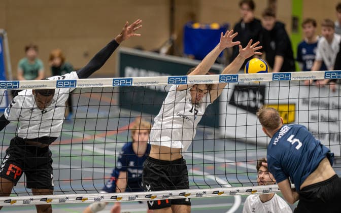 Volleyball, Season 2025 2026, 2 Bundesliga Bord, 20 12 2025, 12 Matchday, Men, TuB Bocholt white vs PSV Neustrelitz grey v l Rudy Schneider TuB Bocholt , Bohdan Velychko TuB Bocholt , Daniel Haehnert PSV Neustrelitz , Bocholt Sporthalle West Nordrhein Westfalen Germany 251220_vb_tub-bocholt_psv-neustrelitz_47964