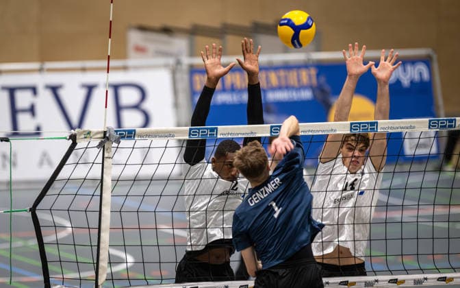 Volleyball, Season 2025 2026, 2 Bundesliga Bord, 20 12 2025, 12 Matchday, Men, TuB Bocholt white vs PSV Neustrelitz gray v l Rudy Schneider TuB Bocholt , Jesco Genzmer PSV Neustrelitz , Bohdan Velychko TuB Bocholt , Bocholt Sporthalle West Nordrhein Westfalen Germany 251220_vb_tub-bocholt_psv-neustrelitz_47967