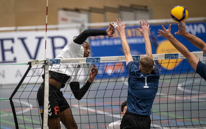 Volleyball, Season 2025 2026, 2 Bundesliga Bord, 20 12 2025, 12 Matchday, Men, TuB Bocholt white vs PSV Neustrelitz gray v l Rudy Schneider TuB Bocholt , Jesco Genzmer PSV Neustrelitz , Bocholt Sporthalle West Nordrhein Westfalen Germany 251220_vb_tub-bocholt_psv-neustrelitz_47970