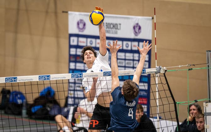 Volleyball, Season 2025 2026, 2 Bundesliga Bord, 20 12 2025, 12 Matchday, Men, TuB Bocholt white vs PSV Neustrelitz gray v l Joke Johannig TuB Bocholt , Fiete Kramer PSV Neustrelitz , Bocholt Sporthalle West Nordrhein Westfalen Germany 251220_vb_tub-bocholt_psv-neustrelitz_47972