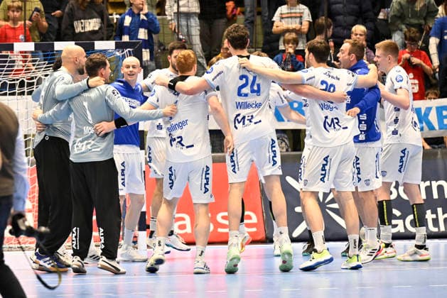 DAIKIN 1 Handball Bundesliga 25 26 18 Matchday Bergischer HC TBV Lemgo Lippe on 20 12 2025 in the Uni Halle in Wuppertal Lemgos players are happy about the victory WD