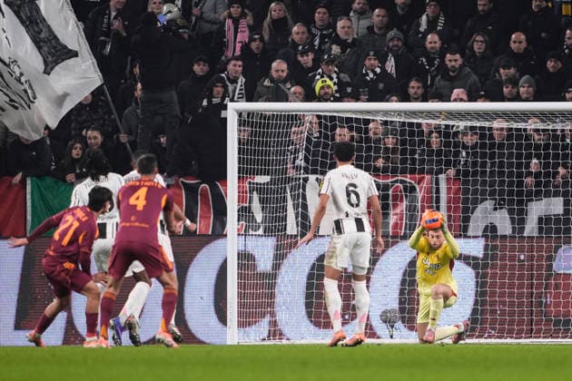 -j during the Serie A soccer match between Juventus Fc and Roma the Juventus Stadium in Turin, north west Italy - December 20, 2025. - Soccer  Copyright: xFabioxFerrari LaPressex