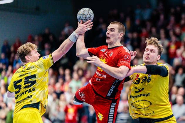 f l Niklas Ingenpass HSG Krefeld Niederrhein, 55 , Kasper Haugen Furu TuS N Luebbecke, 11 , Lars Jagieniak HSG Krefeld Niederrhein, 33 GER, TuS N Luebbecke vs HSG Krefeld Niederrhein, Handball, 2 Bundesliga, Matchday 16, Season 2025 2026, 20 12 2025 GER, TuS N Luebbecke vs HSG Krefeld Niederrhein, Handball, 2 Bundesliga, Matchday 16, Season 2025 2026, 20 12 2025 Luebbecke Copyright: xEibner-Pressefoto JanxRollingerx EP_JSK