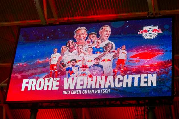 GER, Leipzig, Football, DFL Bundesliga, Matchday 15, RB Leipzig vs Bayer Leverkusen in the picture v l Merry Christmas picture on the video screen after the match 20 12 2025, Red Bull Arena Leipzig DFL DFB REGULATIONS PROHIBIT ANY USE OF PHOTOGRAPHS AS IMAGE SEQUENCES AND OR QUASI VIDEO, Copyright: HMBxMedia PaulxFritz