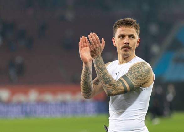 Phillip Tietz FC Augsburg 21 claps to the fans FC Augsburg vs Werder Bremen, Matchday 15 DFL REGULATIONS PROHIBIT ANY USE OF PHOTOGRAPHS AS IMAGE SEQUENCES AND OR QUASI VIDEO