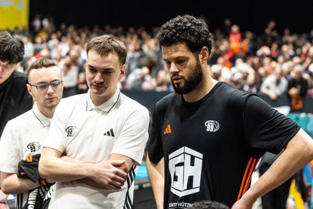 GER, easy Credit Basketball Bundesliga, Niners Chemnitz Rostock Seawolves 20 12 2025, Messe, Chemnitz, GER, easy Credit Basketball Bundesliga, Niners Chemnitz Rostock Seawolves Jordan Schakel Niners Chemnitz, 8 Foto Alexander Trienitz Chemnitz Messe Sachsen Germany