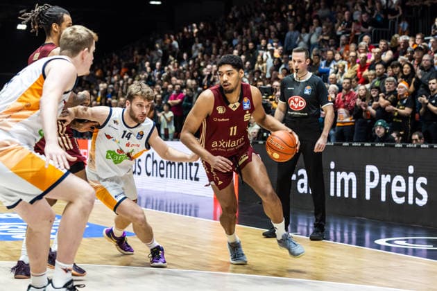 GER, easy Credit Basketball Bundesliga, Niners Chemnitz Rostock Seawolves 20 12 2025, Messe, Chemnitz, GER, easy Credit Basketball Bundesliga, Niners Chemnitz Rostock Seawolves Kostja Mushidi Niners Chemnitz, 11 Foto Alexander Trienitz Chemnitz Messe Sachsen Germany