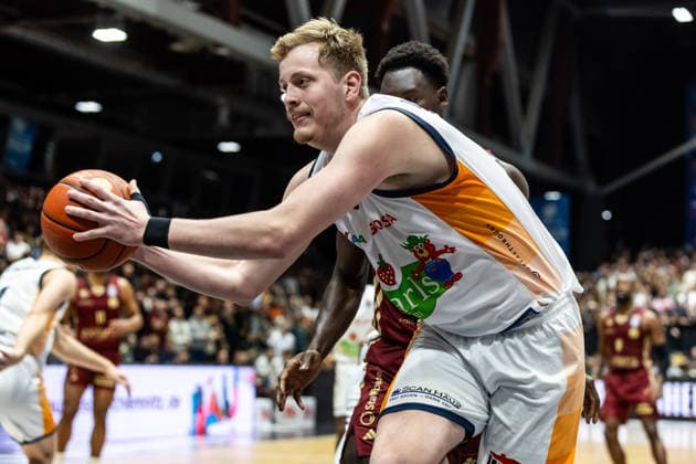 GER, easy Credit Basketball Bundesliga, Niners Chemnitz Rostock Seawolves 20 12 2025, Messe, Chemnitz, GER, easy Credit Basketball Bundesliga, Niners Chemnitz Rostock Seawolves Bent Leuchten Rostock Seawolves 51 Foto Alexander Trienitz Chemnitz Messe Sachsen Germany