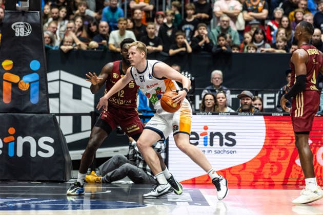 GER, easy Credit Basketball Bundesliga, Niners Chemnitz Rostock Seawolves 20 12 2025, Messe, Chemnitz, GER, easy Credit Basketball Bundesliga, Niners Chemnitz Rostock Seawolves Bent Leuchten Rostock Seawolves 51 Foto Alexander Trienitz Chemnitz Messe Sachsen Germany