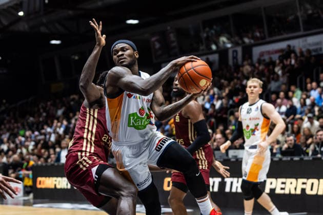 GER, easy Credit Basketball Bundesliga, Niners Chemnitz Rostock Seawolves 20 12 2025, Messe, Chemnitz, GER, easy Credit Basketball Bundesliga, Niners Chemnitz Rostock Seawolves TJ Crockett Jr Rostock Seawolves 0 Photo Alexander Trienitz Chemnitz Messe Sachsen Germany