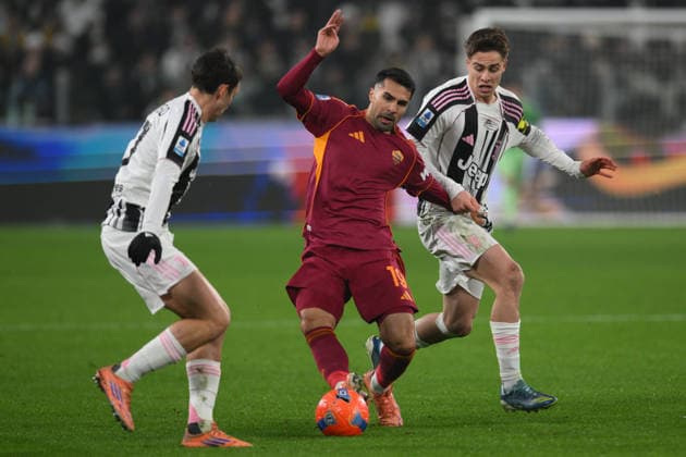 20th December 2025, Allianz Stadium, Turin, Italy; Serie AFootball; Juventus versus Roma; Zeki Celik of AS Roma under pressure from Kenan Y& x131;ld& x131;z of FC Juventus  AllShotxLive