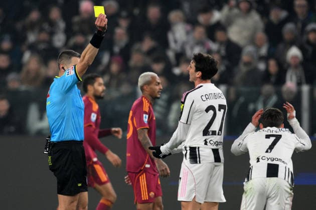 20th December 2025, Allianz Stadium, Turin, Italy; Serie AFootball; Juventus versus Roma; referee Simone Sozza issues a yellow card to Francisco Conceicao of FC Juventus  AllShotxLive