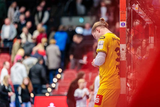 Joern Persson HSG Krefeld Niederrhein, 34 is disappointed sad after 28 28 draw GER, TuS N Luebbecke vs HSG Krefeld Niederrhein, Handball, 2 Bundesliga, Matchday 16, Season 2025 2026, 20 12 2025 GER, TuS N Luebbecke vs HSG Krefeld Niederrhein, Handball, 2 Bundesliga, Matchday 16, Season 2025 2026, 20 12 2025 Luebbecke Copyright: xEibner-Pressefoto JanxRollingerx EP_JSK
