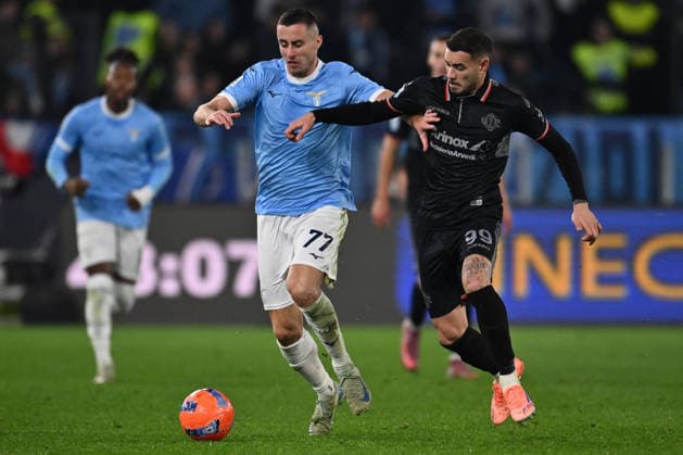 CALCIO - Serie A - SS Lazio vs US Cremonese Adam Marusic of S.S. Lazio and Antonio Sanabria of U.S. Cremonese are in action during the 16th day of the Serie A Championship between S.S. Lazio and U.S. Cremonese at the Olympic Stadium on December 20, 2025 in Rome, Italy. Rome Italy  Copyright: xIPAxSport ABACAx