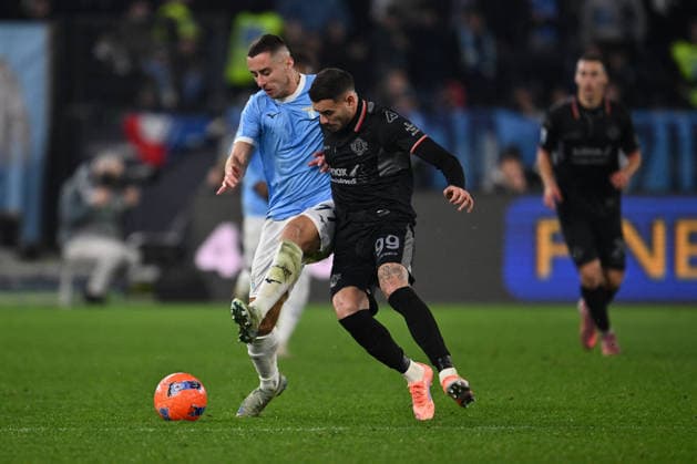 CALCIO - Serie A - SS Lazio vs US Cremonese Adam Marusic of S.S. Lazio and Antonio Sanabria of U.S. Cremonese are in action during the 16th day of the Serie A Championship between S.S. Lazio and U.S. Cremonese at the Olympic Stadium on December 20, 2025 in Rome, Italy. Rome Italy  Copyright: xIPAxSport ABACAx