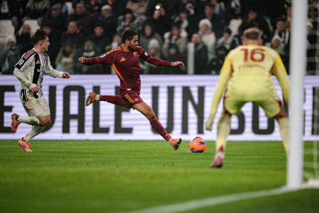 RomaÕs Devyne Rensch during the Serie A soccer match between Juventus and Roma at the Allianz Stadium in Turin, north west Italy - Saturday, December 20, 2025. - Soccer .  Copyright: xMarcoxAlpozzi LaPressex