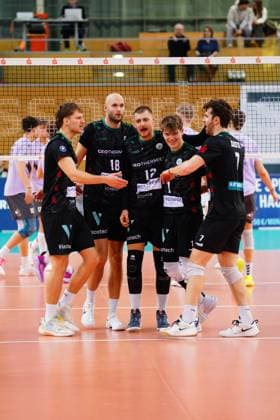 Game scene with Iven Fietje Ferch 18 TSV Haching Munich , Yoan David 7 TSV Haching Munich , Noel Simon Jakob Krassnig 12 TSV Haching Munich and Oliver Wachtel 1 TSV Haching Munich Game scene with Iven Fietje Ferch 18 TSV Haching Munich and teammates Copyright: xspeedshotx