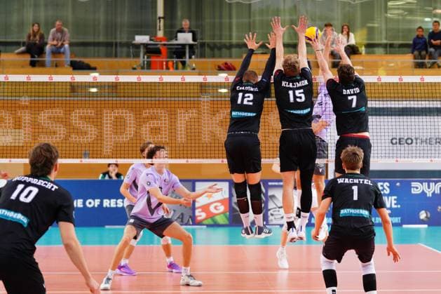 Noel Simon Jakob Krassnig 12 TSV Haching München , Jakub Klajmon 15 TSV Haching München and Yoan David 7 TSV Haching München block at the net, while Patrick Rupprecht 10 TSV Haching München and Oliver Wachtel 1 TSV Haching München are in the defensive position Block at the net by Noel Simon Jakob Krassnig 12 TSV Haching München , Jakub Klajmon 15 TSV Haching München and Yoan David 7 TSV Haching München Copyright: xspeedshotx