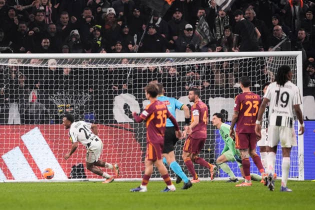 Juventus Lois Openda scoring the 2-0 goal for his team during the Serie A soccer match between Juventus Fc and Roma the Juventus Stadium in Turin, north west Italy - December 20, 2025. - Soccer  Copyright: xFabioxFerrari LaPressex