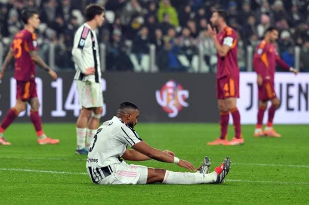 Foto IPP Massimo Rana Torino 20-12-2025 Calcio Campionato di Serie A 2025 2026 Juventus-Roma nella foto gleison bremer a terra dopo essersi infortunato Italy Photo Press - World Copyright italy ITALY  Copyright: xR4924_italyphotopressx