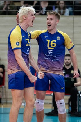 1 Volleyball Bundesliga Season 2025 2026 Cerebricks Volley Goats Mitteldeutschland vs SWD Powervolleys Düren Halle, Germany 20 December 2025 In the picture from left Samuel Schellenberg Bitterfeld and Paul Stommel Bitterfeld cheer about winning a point Halle Saale swh Arena Sachsen Anhalt Germany