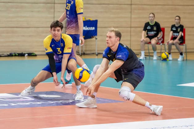 1 Volleyball Bundesliga Season 2025 2026 Cerebricks Volley Goats Mitteldeutschland vs SWD Powervolleys Düren Halle, Germany December 20, 2025 Pictured from left Sebastian Lara Bitterfeld and Lukas Pockrandt Bitterfeld Halle Saale swh Arena Sachsen Anhalt Germany