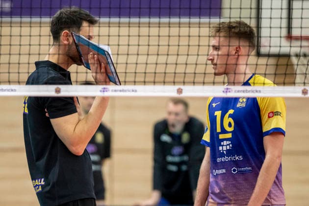 1 Volleyball Bundesliga Season 2025 2026 Cerebricks Volley Goats Mitteldeutschland vs SWD Powervolleys Düren Halle, Germany December 20, 2025 In the picture from left coach Christian Imhoff Bitterfeld and Paul Stommel Bitterfeld Halle Saale swh Arena Sachsen Anhalt Germany