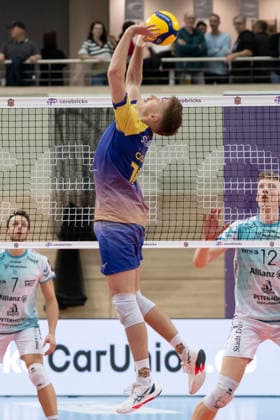 1 Volleyball Bundesliga Season 2025 2026 Cerebricks Volley Goats Mitteldeutschland vs SWD Powervolleys Düren Halle, Germany December 20, 2025 In the picture Paul Stommel Bitterfeld Halle Saale swh Arena Sachsen Anhalt Germany