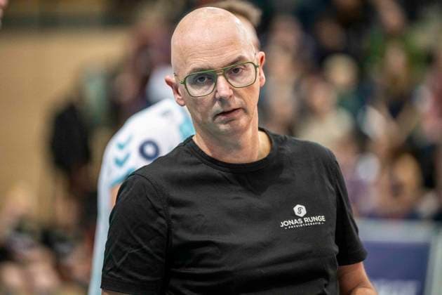 1 Volleyball Bundesliga Season 2025 2026 Cerebricks Volley Goats Mitteldeutschland vs SWD Powervolleys Düren Halle, Germany December 20, 2025 In the picture Coach Christophe Achten Dueren Halle Saale swh Arena Sachsen Anhalt Germany