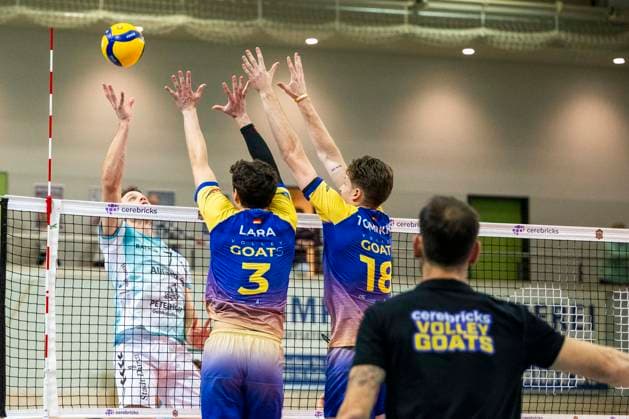 1 Volleyball Bundesliga Season 2025 2026 Cerebricks Volley Goats Mitteldeutschland vs SWD Powervolleys Düren Halle, Germany 20 December 2025 Pictured from left Jordan Alexander Canham Dueren , Sebastian Lara Bitterfeld and Dax Tompkins Bitterfeld Halle Saale swh Arena Sachsen Anhalt Germany