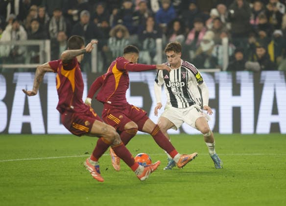 Kenan Yildiz of Juventus FC during the Italian Serie A, 2025 26 season, football match between Juventus FC and AS Roma on20 December 2025, at Allianz stadium, Turin, Italy. Photo Nderim KACELI  Copyright: xNderimxKaceli IPAxSportx xipa-agency.netx xx IPA_69361003 IPA_Agency_IPA69361003