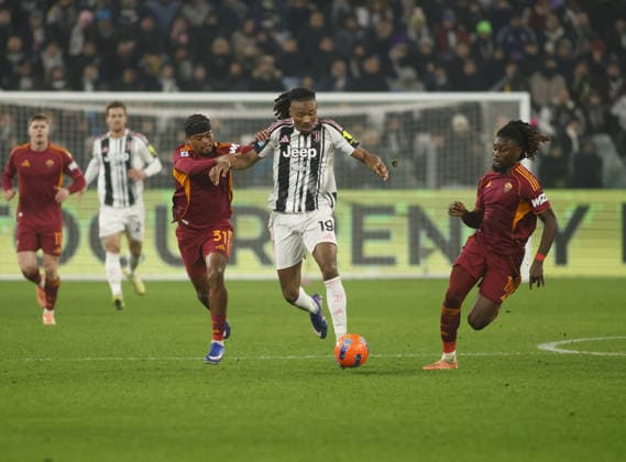 Leon Bailey of AS Roma, Khephren Thuram of Juventus FC and Manu Kone of AS Roma during the Italian Serie A, 2025 26 season, football match between Juventus FC and AS Roma on20 December 2025, at Allianz stadium, Turin, Italy. Photo Nderim KACELI  Copyright: xNderimxKaceli IPAxSportx xipa-agency.netx xx IPA_69361046 IPA_Agency_IPA69361046