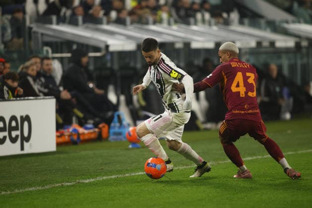 Edon Zhegrova of Juventus FC during the Italian Serie A, 2025 26 season, football match between Juventus FC and AS Roma on20 December 2025, at Allianz stadium, Turin, Italy. Photo Nderim KACELI  Copyright: xNderimxKaceli IPAxSportx xipa-agency.netx xx IPA_69361075 IPA_Agency_IPA69361075
