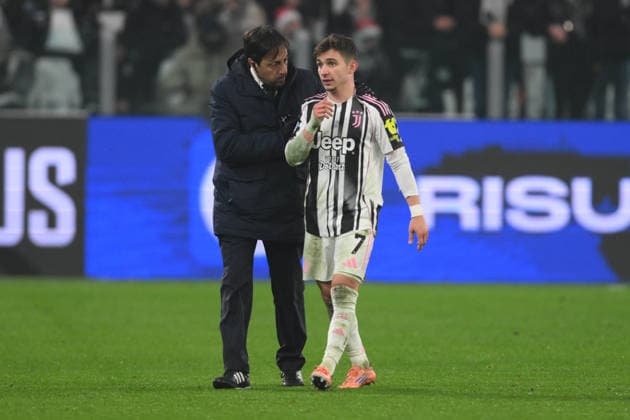 20th December 2025, Allianz Stadium, Turin, Italy; Serie AFootball; Juventus versus Roma; Francisco Conceicao of FC Juventus stops due to injury  AllShotxLive
