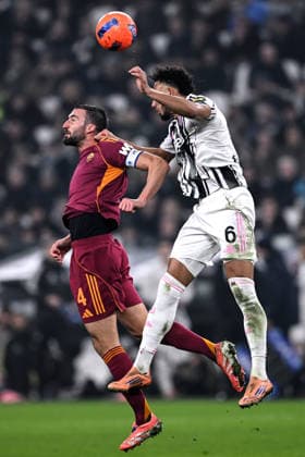 Mg Torino 20 12 2025 - campionato di calcio serie A Juventus-Roma foto Matteo Gribaudi Image nella foto: Bryan Cristante-Lloyd Kelly 